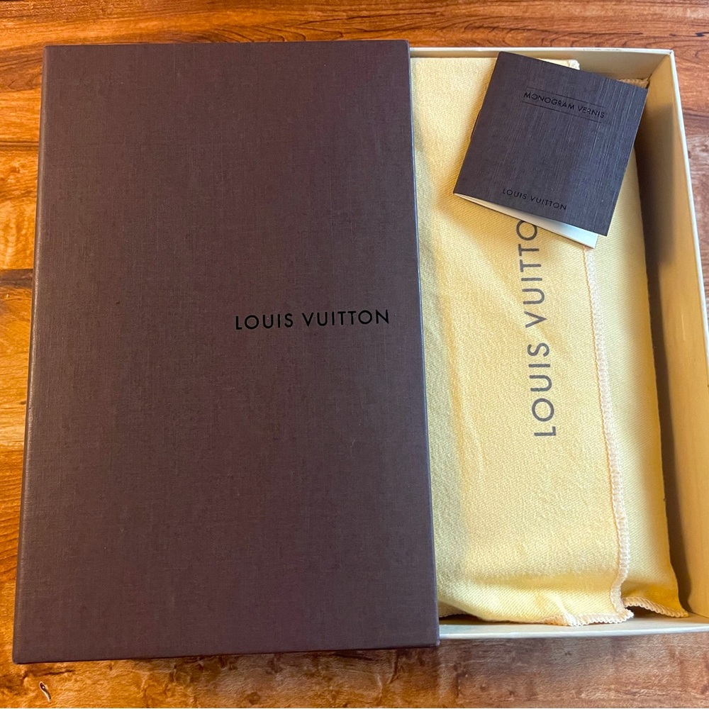 Louis Vuitton Vernis Sarah Monogram Long Wallet - Picture 7 of 9